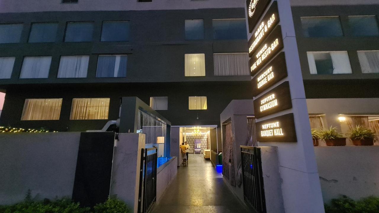 Galaxy Club & Hotel Bijāpur Exterior foto