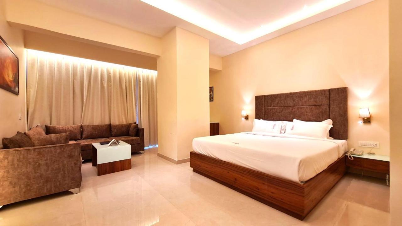 Galaxy Club & Hotel Bijāpur Exterior foto